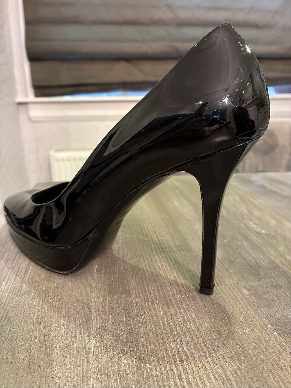 Gucci shiny black patent leather pumps SZ 39.5
